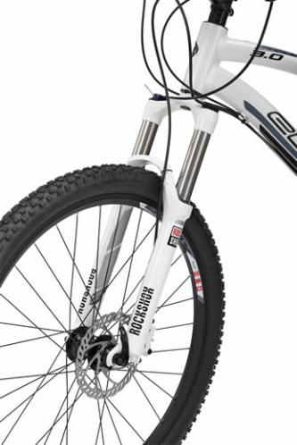 Амортизационная вилка RockShox XC32 с ходом 120мм оборудована гидравлической системой демпфирования, и обеспечивает стабильную работу на самых разбитых участках. Система регулировки жёсткости Preload и скорости демпфирования позволяют настроить вилку под 