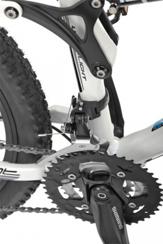 Выносливые компоненты трансмиссии из туристических групп Shimano обеспечивают высочайший ресурс и надёжность. 