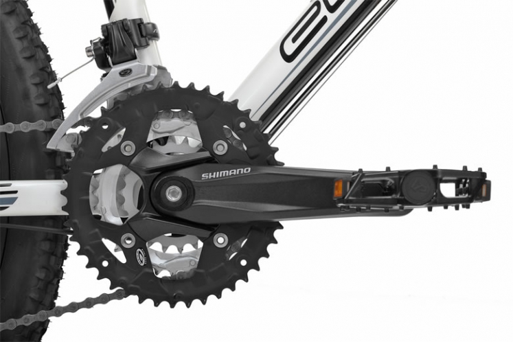 Лёгкая и жёсткая классическая тройная шатунная система Shimano является образцом для подражания по качеству работы, а картриджная каретка на закрытых промышленных подшипниках исключает внештатные ситуации в течение длительного времени.